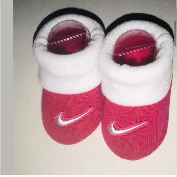 New Nike Red White Infant Booties 0-6 Month 2 Pair - Picture 16 of 16